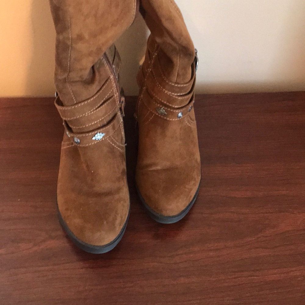 Boots - Picture 2 of 6